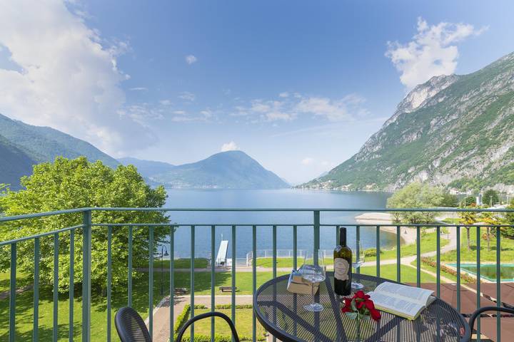 Ferienwohnung für 4 Personen, mit Balkon und Seeblick, kinderfreundlich am Luganersee