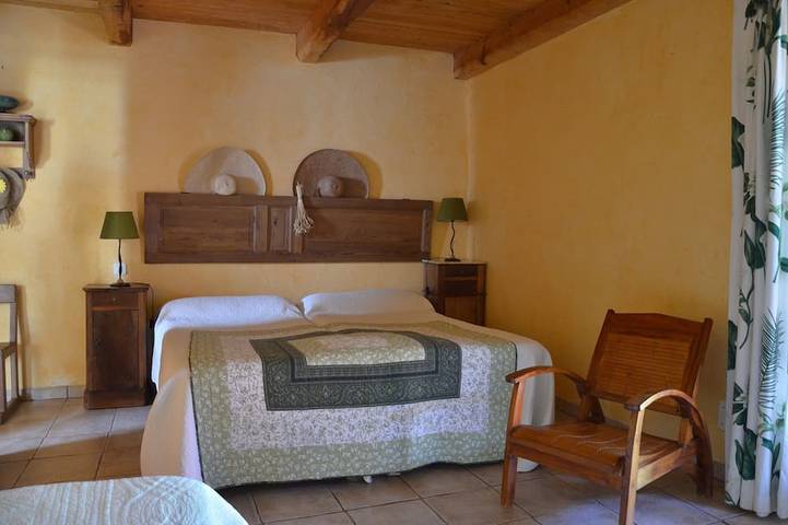 Gîte pour 2 personnes, avec jardin dans Prunete - 4