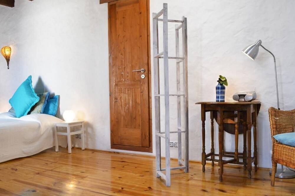 Lavastein-Bauernhaus Yazmina mit schönem Garten in Uga, Yaiza