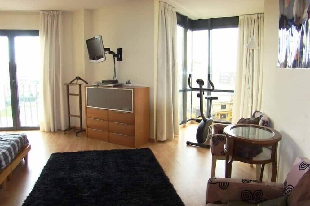 Entire apartment, Club Villamar - Nice apartment with terrace, air conditioning and private pool just a 200m away f... in Sant Antoni de Calonge, Calonge