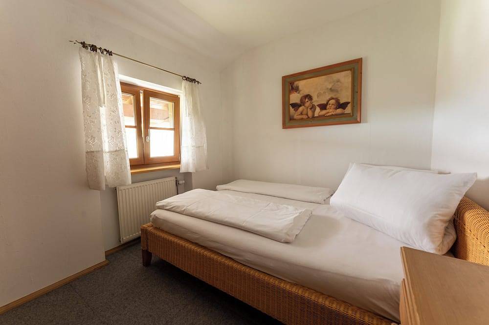 Ferienhaus mit Sauna, Whirlpool, Grillhütte und Partyraum! Ideal für Feiern in Rottau, Grassau