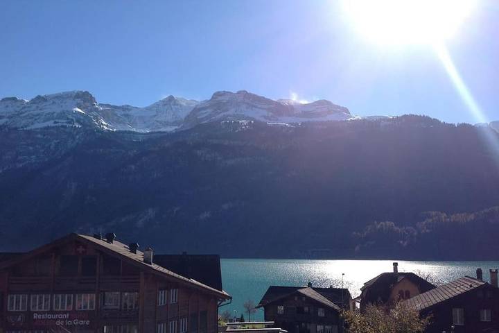 Ferienwohnung für 5 Personen, mit Balkon und Whirlpool sowie Terrasse und Seeblick in Brienz