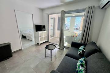 Gîte pour 2 personnes, avec balcon, adapté aux familles dans Golfe-Juan