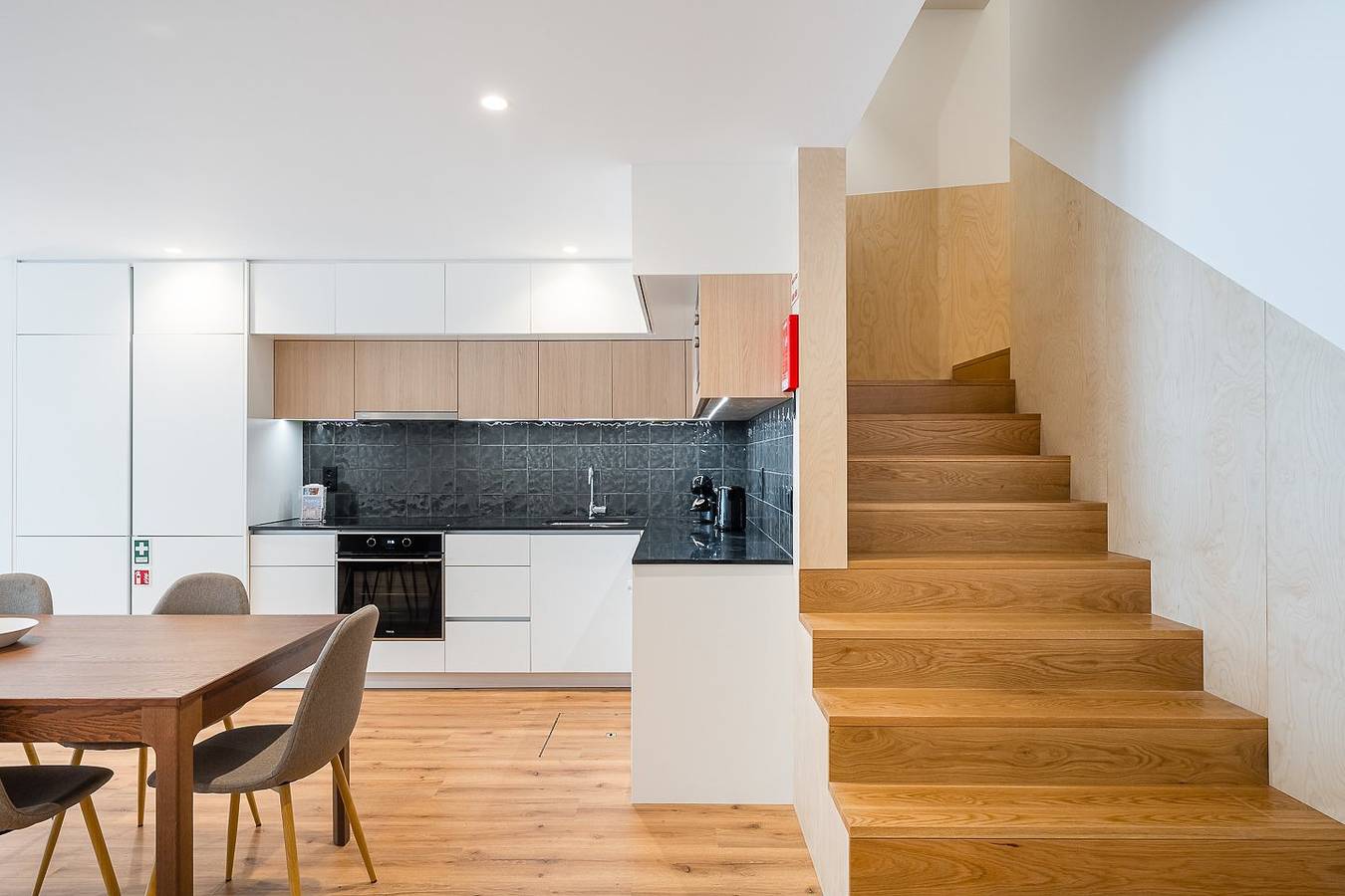 Ganze Wohnung, Ferienwohnung für 8 Personen mit Balkon in Cedofeita, Porto