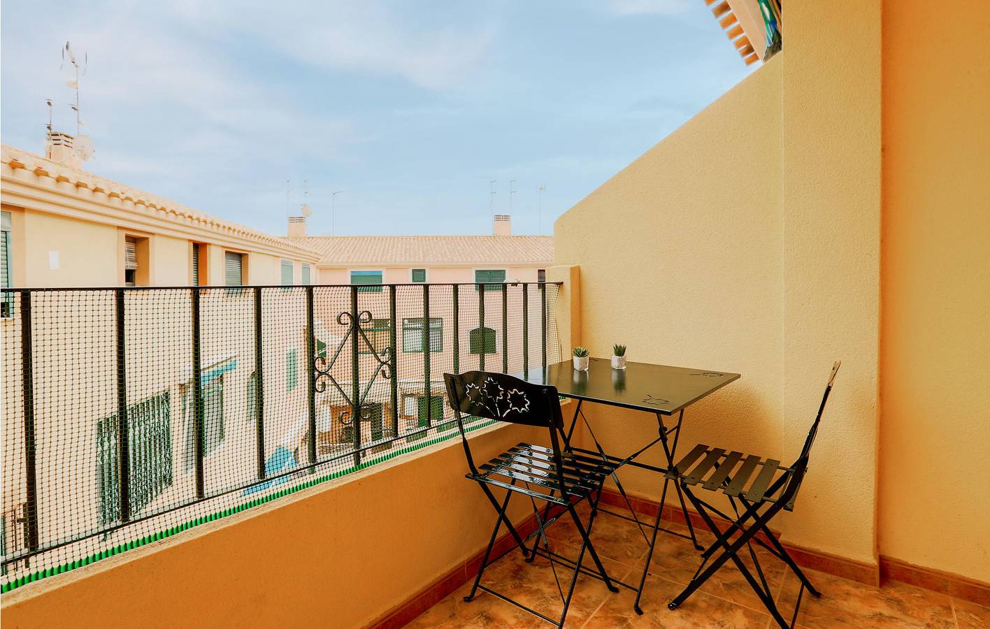 Entire holiday apartment, Ocean View Apartment with Pool, Parking & Terrace in Pueblo Patricia, Los Alcázares