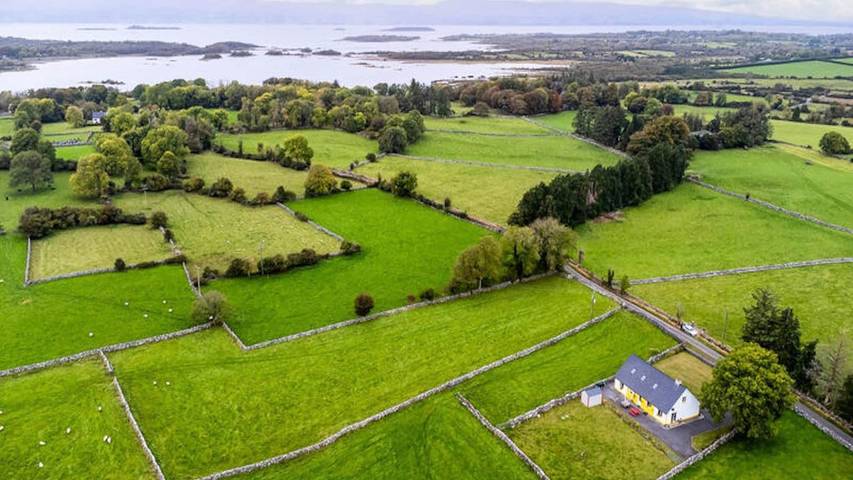 Holiday letting for 13 people, with garden, with pets in County Mayo
