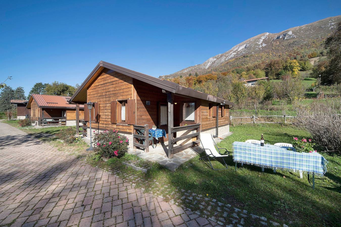 Casa vacanze "Casa Genziana" con vista sulle montagne, Wi-Fi e giardino in Comune di Barzio, Prealpi Bergamasche Occidentali
