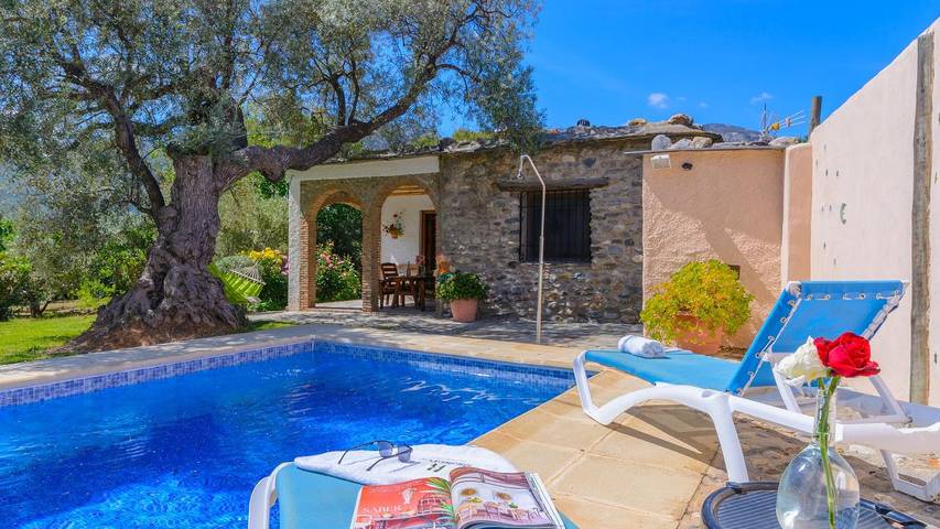 Chalet para 4 personas, con balcón/terraza y piscina en Alpujarras