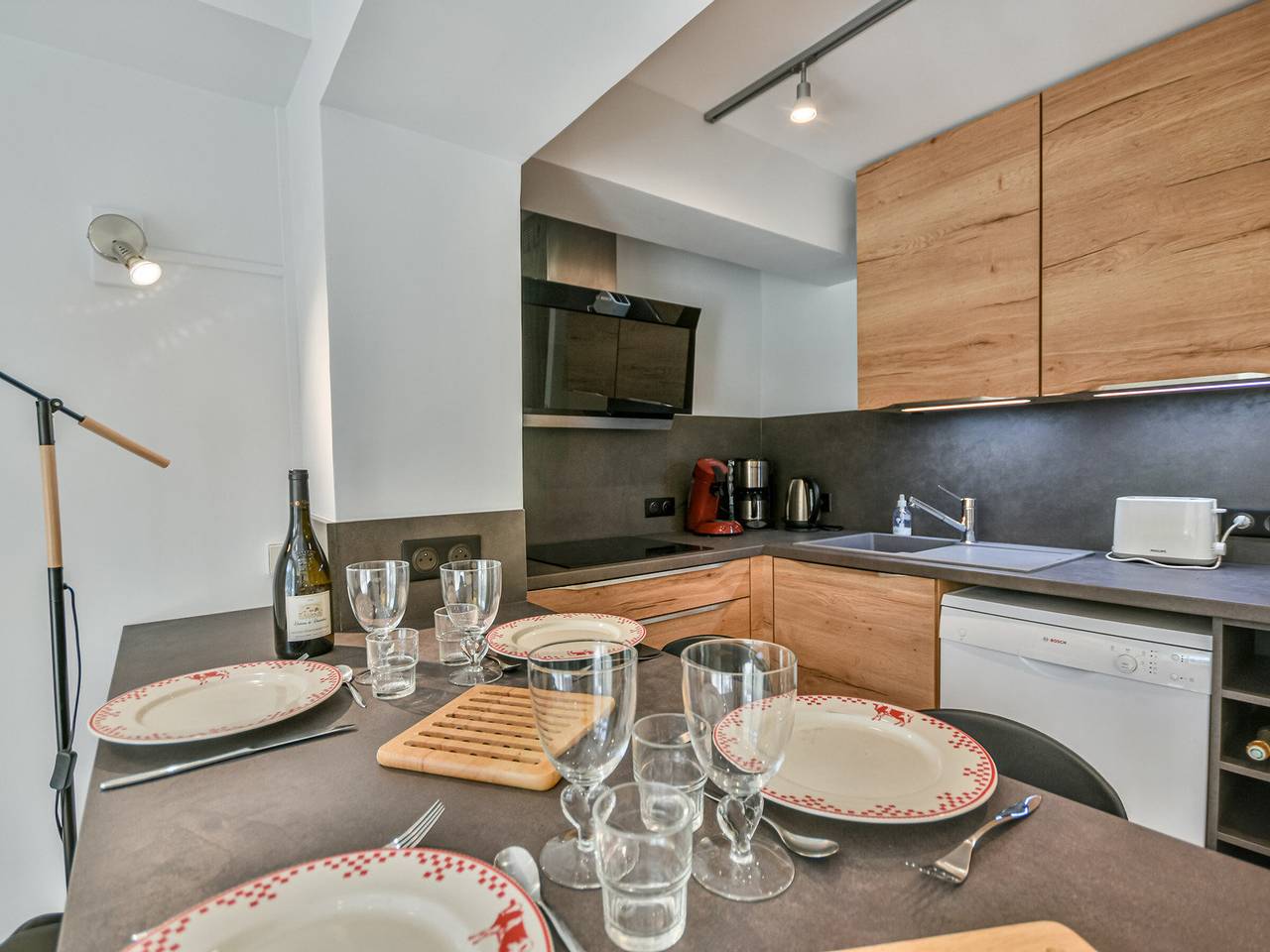 Entire apartment, Charming Ski-in/Ski-out Apartment with Pool and Tennis Courts in Les Gets - Sleeps 4 in Les Gets, Les Portes du Soleil
