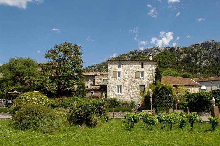 Maison d’hôte pour 3 personnes, avec Terrasse et Jardin ainsi que Piscine et Vue