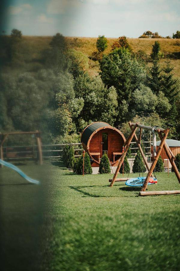 Apartament wakacyjny dla 6 osób, z sauna i widok oraz ogród, zwierzęta dozwolone w Park Narodowy Gór Stołowych