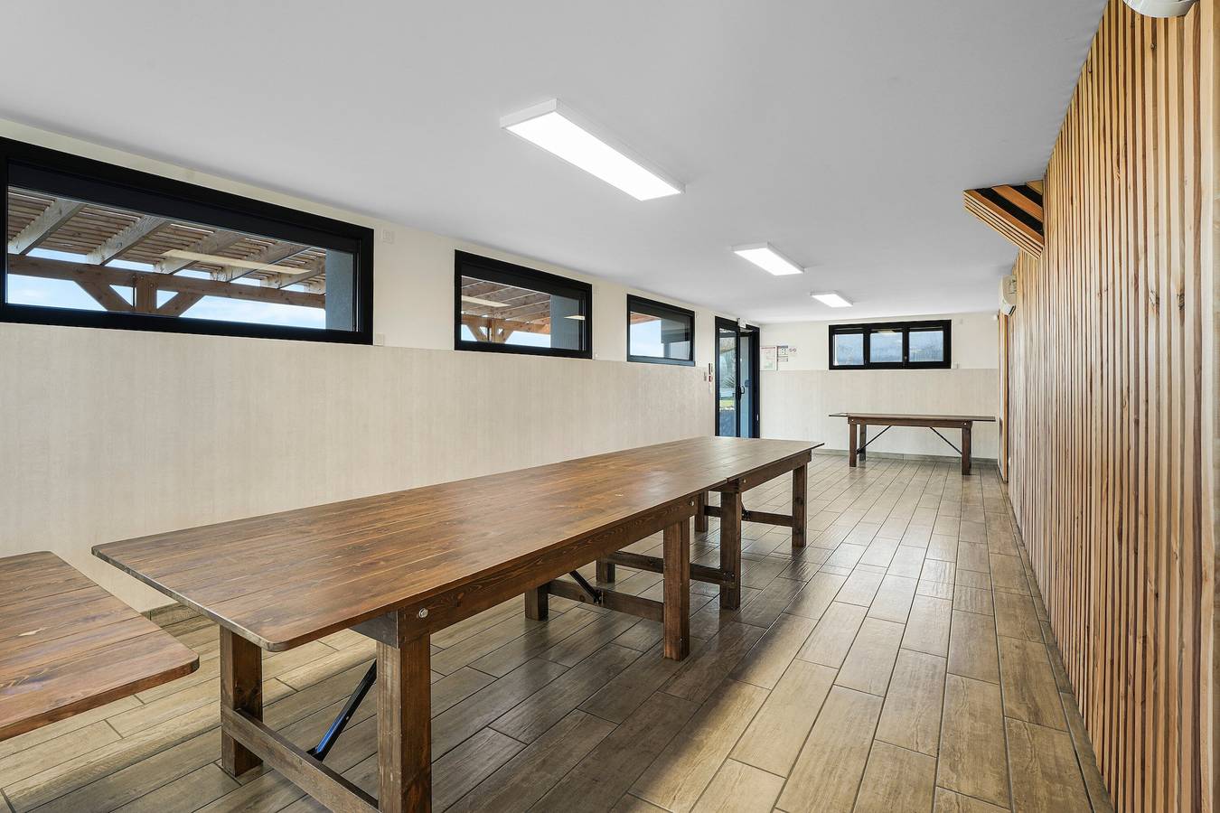Casa Vacacional 'Grand Gîte - Salle De Réception' con Terraza Privada, Wi-Fi y Aire Acondicionado in Veauchette, Montbrison