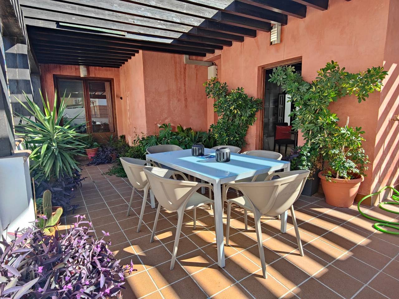 Hel lejlighed, Apartment 'Lovegranada Centro Ático Montalban' with Private Terrace, Wi-Fi and Air Conditioning in Centro-Sagrario, Granada