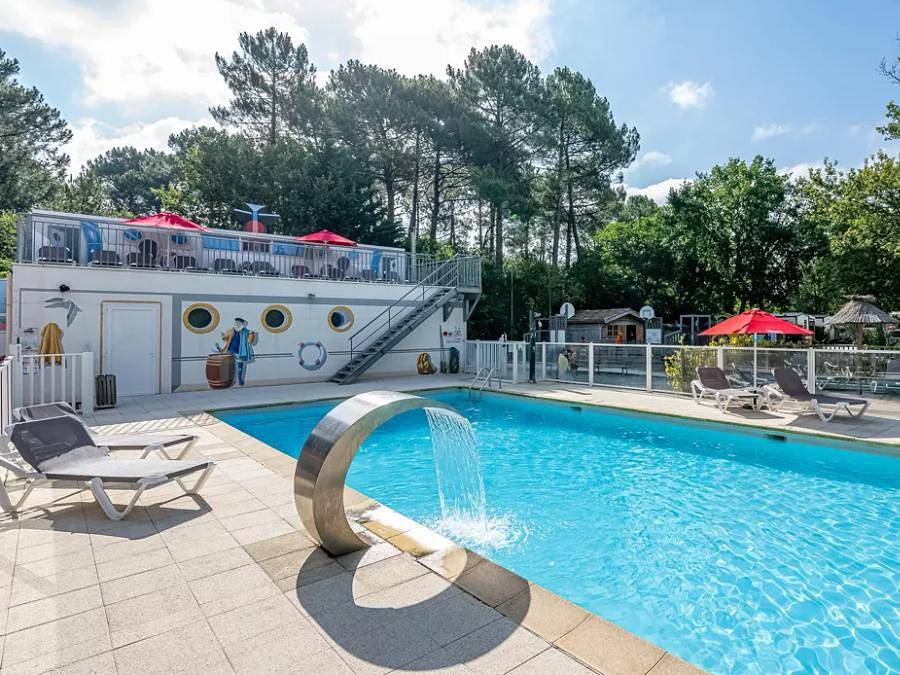 Flower Camping la Canadienne - Mobilhome 2 personas - Homeflower Premium 20m² - 1 habitación + terraza semicubierta + Tv + sábanas + toallas | 2 personas in Arès, Region de Arcachon