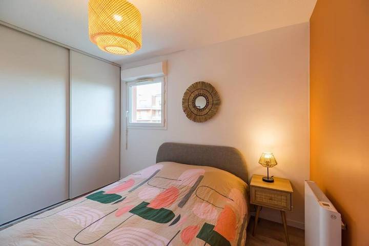 Gîte pour 4 personnes, avec terrasse et jardin à Ploumagoar - 3