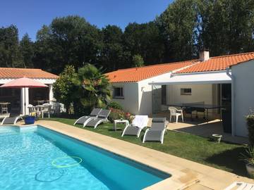 Cottage pour 3 personnes, avec piscine ainsi que jardin et jacuzzi à Challans