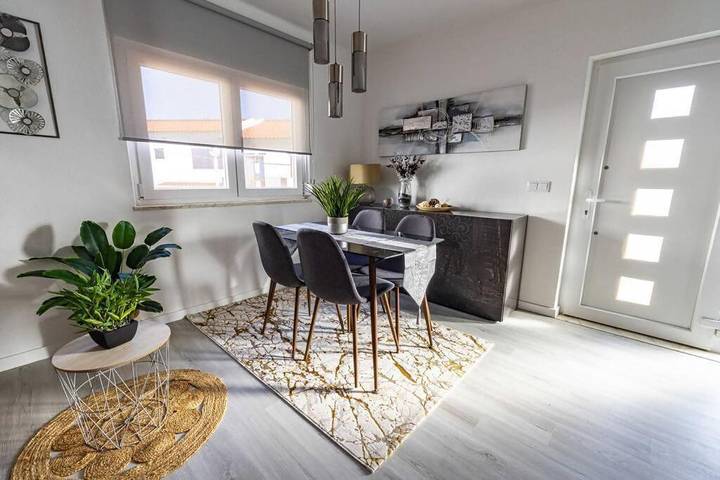 Appartement de vacances pour 6 personnes, avec terrasse ainsi que jardin et vue