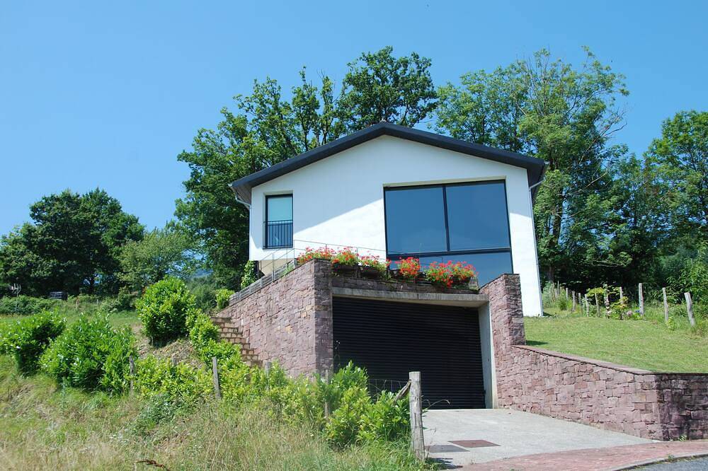 Designed for big families who want to combine mountain, beach and tourism, in Sunbilla, Spanish Pyrenees