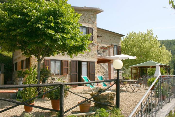 Agriturismo con piscina per 10 persone, con giardino e piscina in Chianti
