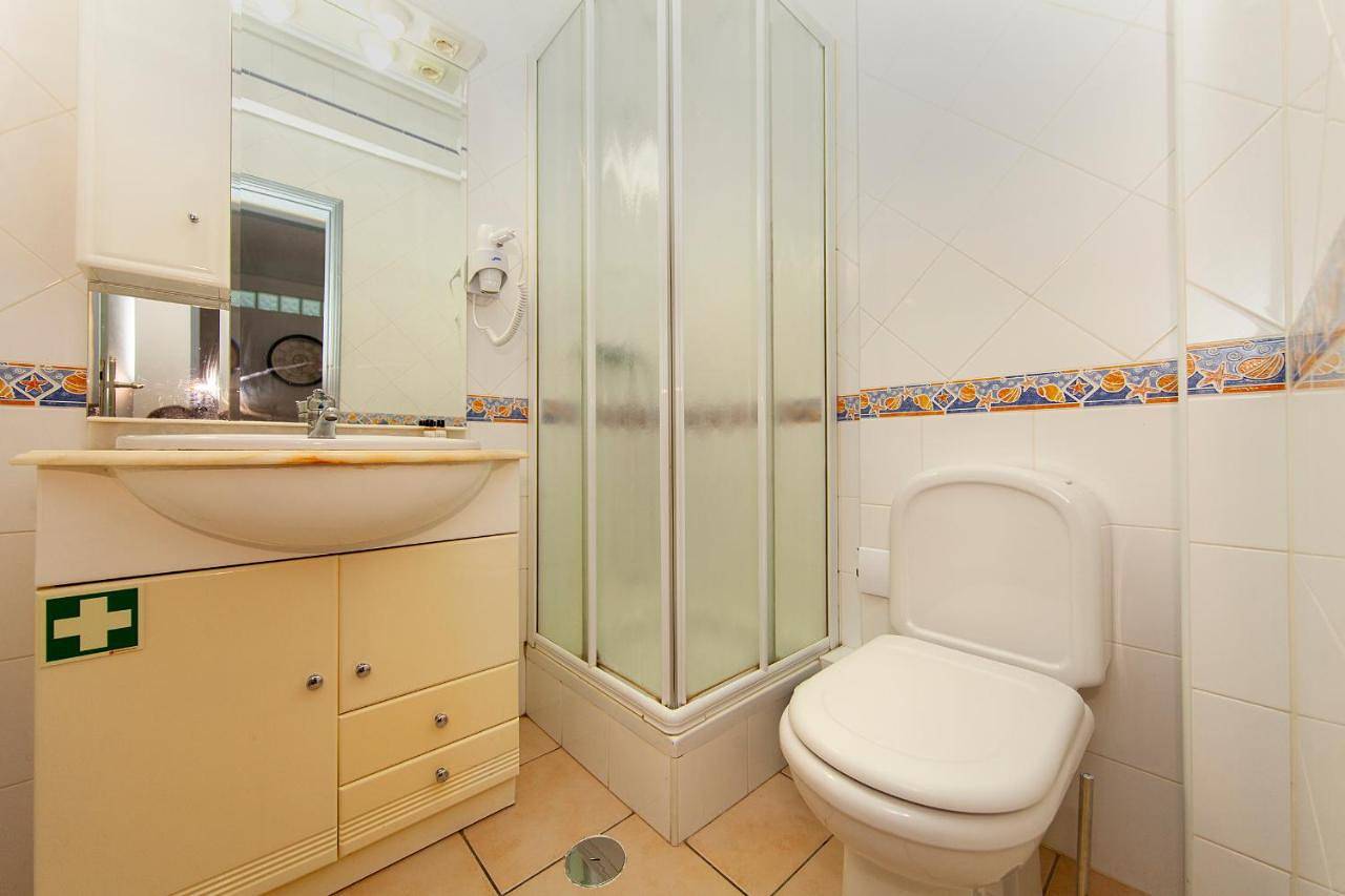 Double Room with Shared Bathroom in Santa Maria, São Gonçalo de Lagos