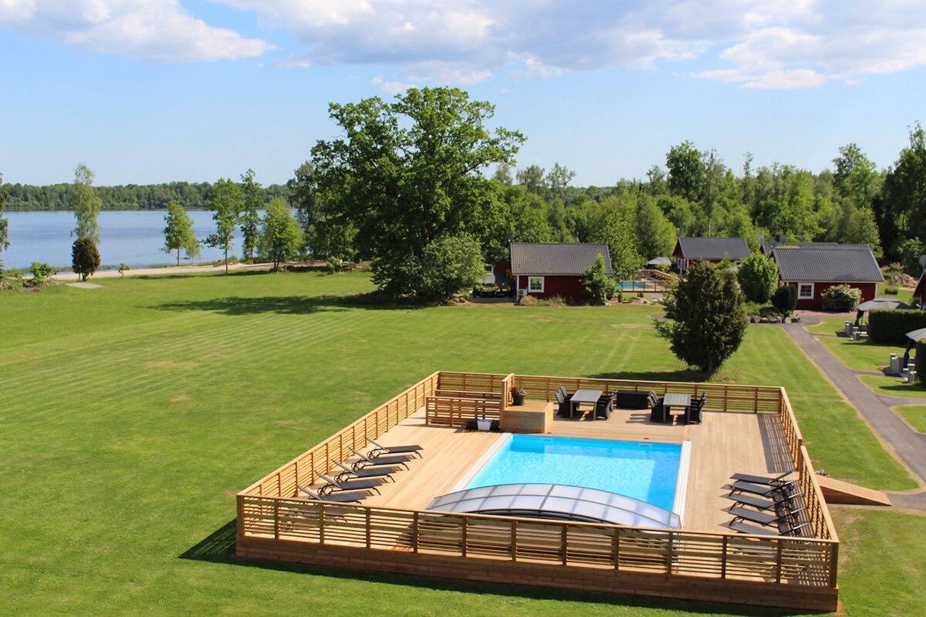Ferienhaus mit Seeblick, Pool und Boot in Småland in Kronoberg