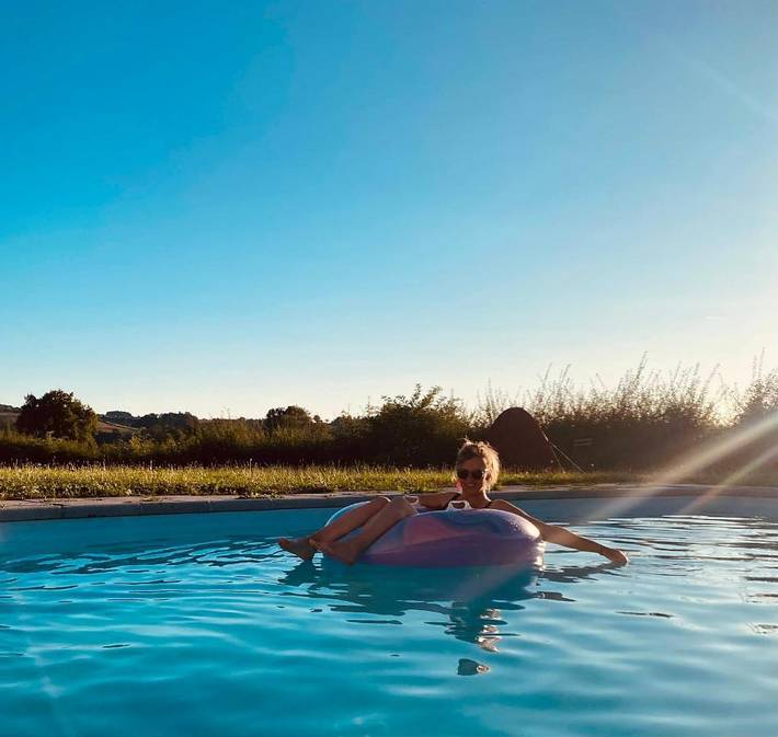 Location de vacances pour 6 personnes, avec Terrasse et Jardin ainsi que Piscine et Vue à Dyo - 4
