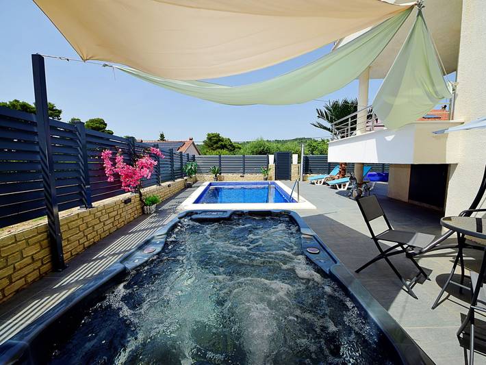 Gîte pour 4 personnes, avec balcon à Stari Grad - 2