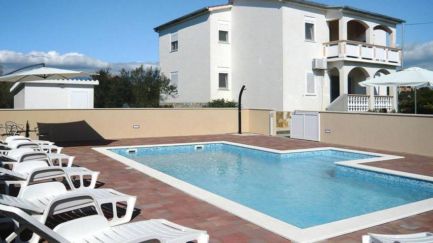 Ferienhaus für 12 Personen, mit Pool und Garten in Vrsi