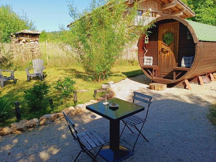 Gîte pour 2 personnes, avec terrasse ainsi que jardin et vue à Étival (Jura) - 4