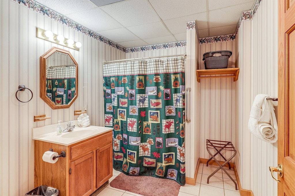 Smoky Mtn Large Private Douglas Lake Lodge- 12 acres- Sevierville in Douglas Lake