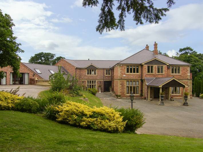 Cottage for 20 people, with pool and garden as well as sauna in North-Wales