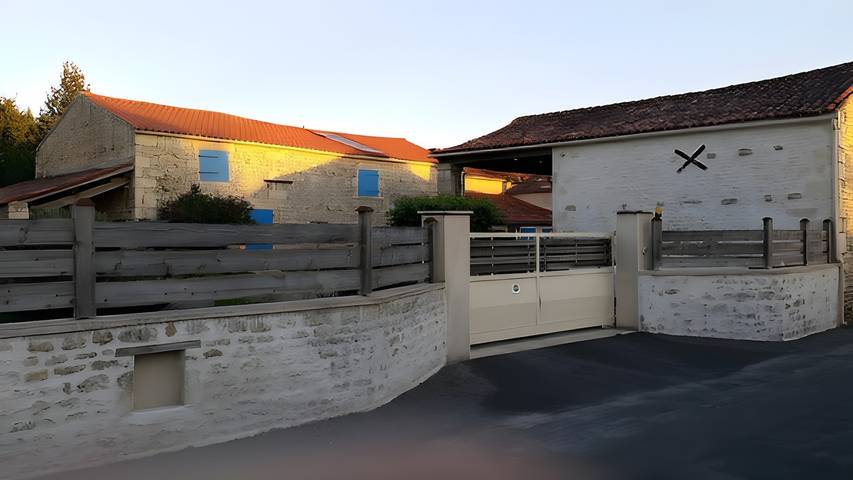 Chambre d'hôtes 'Chez Jacques - Zen' avec terrasse privée, Wi-Fi et climatisation in Saint-Martin-de-Fraigneau, Fontenay-le-Comte