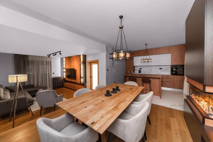 Villa für 9 Personen, mit Balkon und Whirlpool sowie Terrasse und Garten in Montenegro - 3