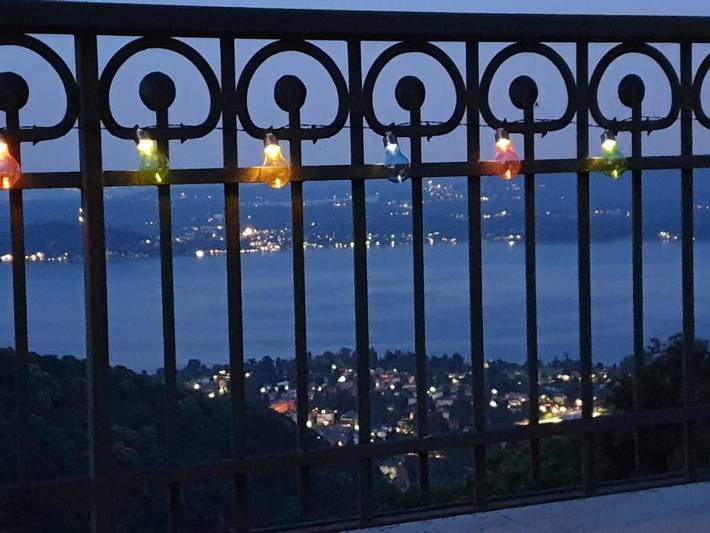 Location de vacances pour 2 personnes, avec vue ainsi que vue sur le lac et jardin dans Massino Visconti - 4