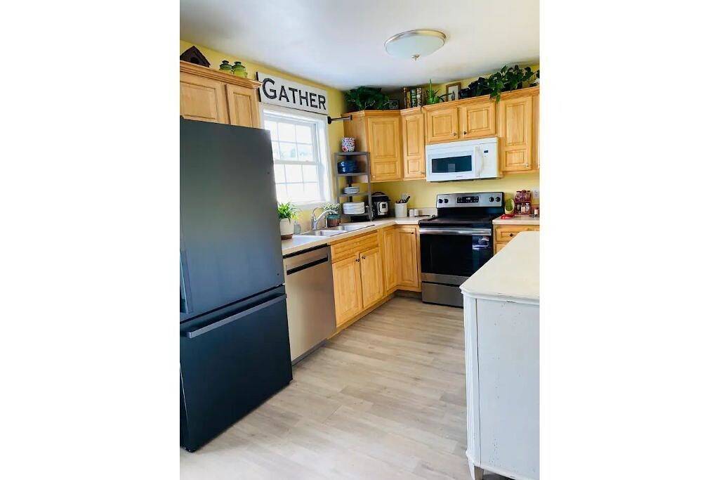 Ganze Wohnung, Sunrise Deck and Boat Slip. Peace and Fun! in Johnson City, Blue Ridge Mountains