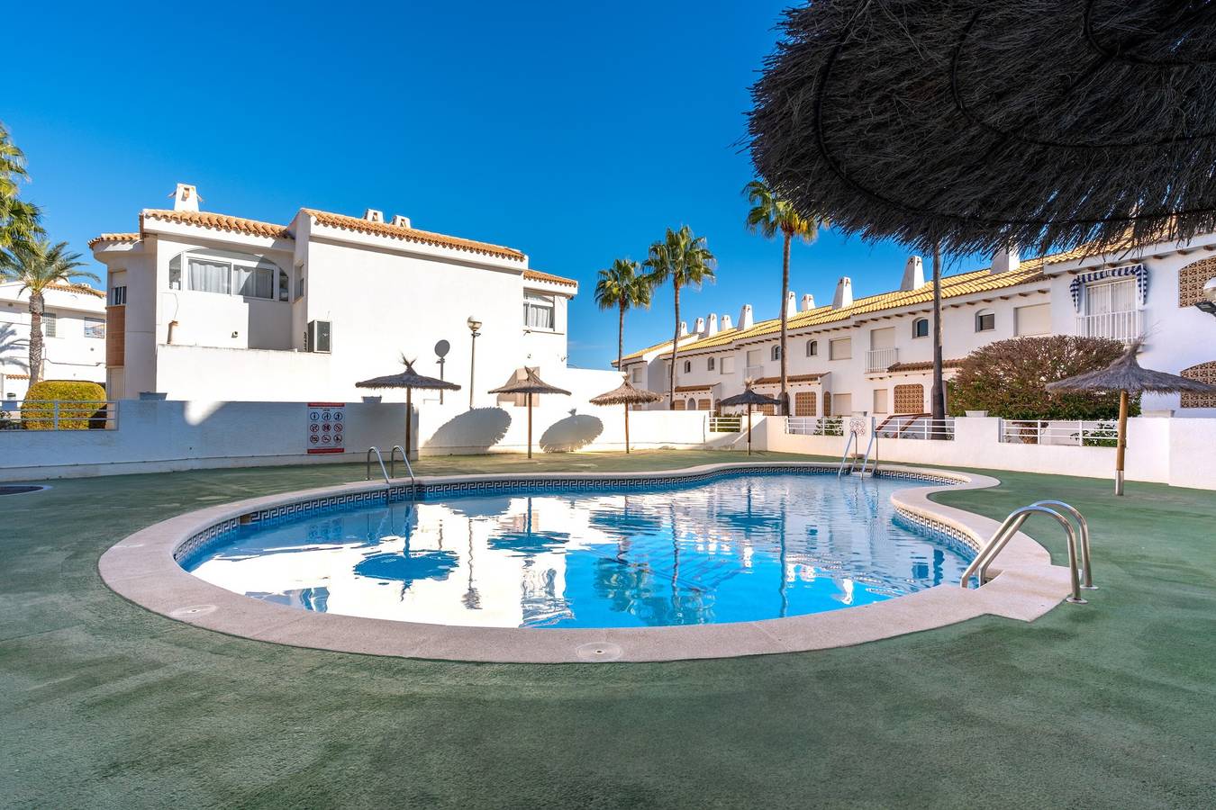 Maison de vacances "Acag 135" avec vue sur mer, piscine et balcon in Dehesa de Campoamor, Orihuela