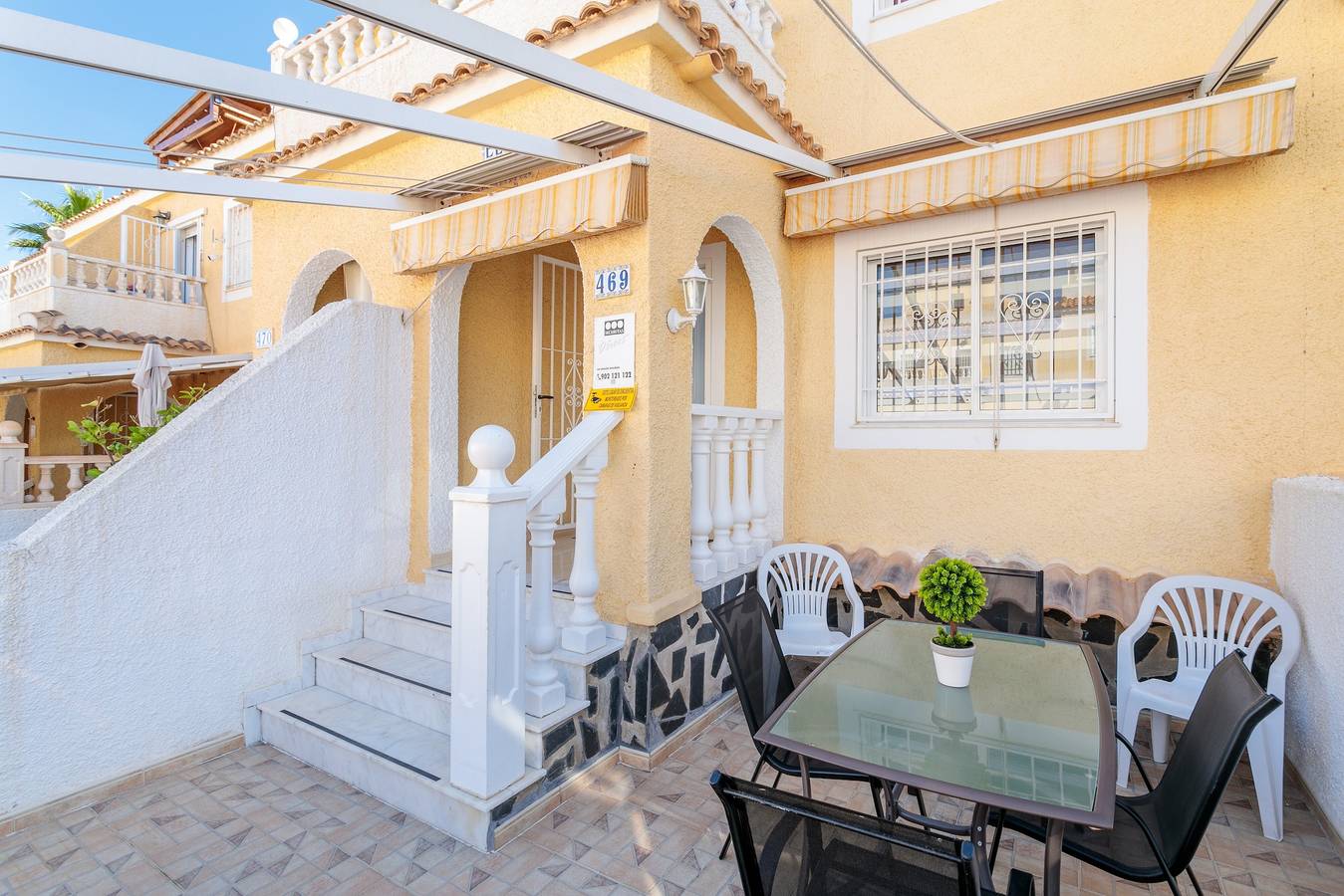 Apartamento entero, Apartamento 'Duplex En Gran Alacant' con piscina compartida, Wi-Fi y aire acondicionado in Santa Pola, Costa Blanca