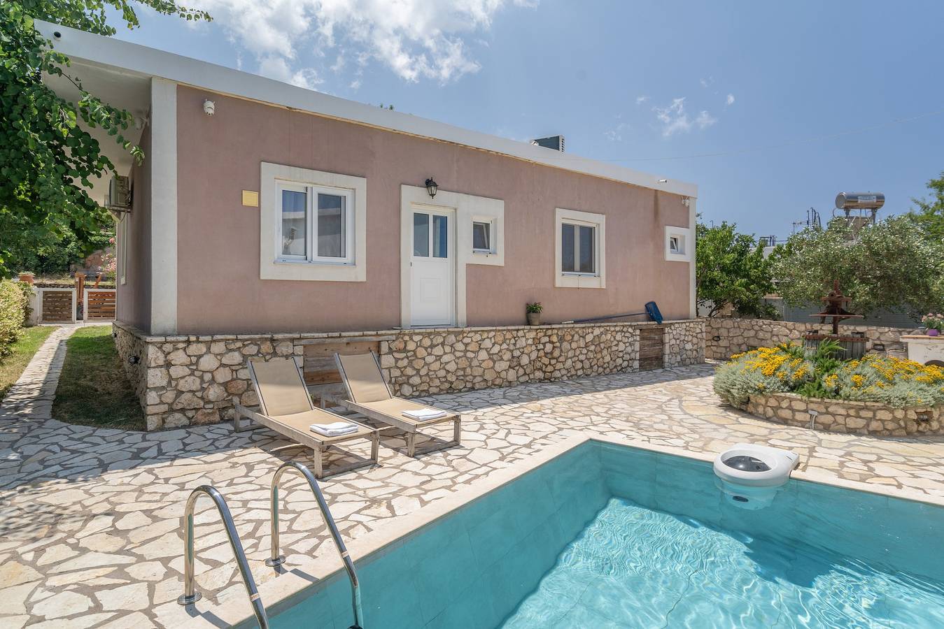 Stathis Home Apartment with Mountain View, Wi-Fi, and Air Conditioning in Exanthia, Hellas