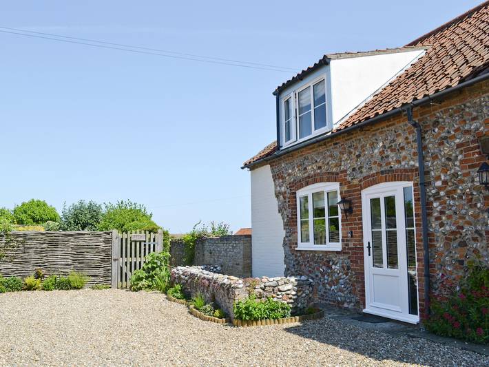 Log cabin for 4 people, with garden, with pets in Wells-next-the-Sea