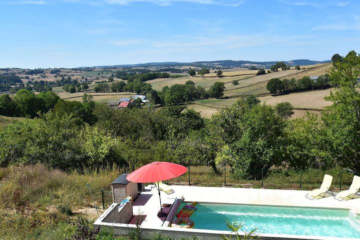 Villa pour 5 personnes, avec terrasse et piscine, animaux acceptés en Bourgogne