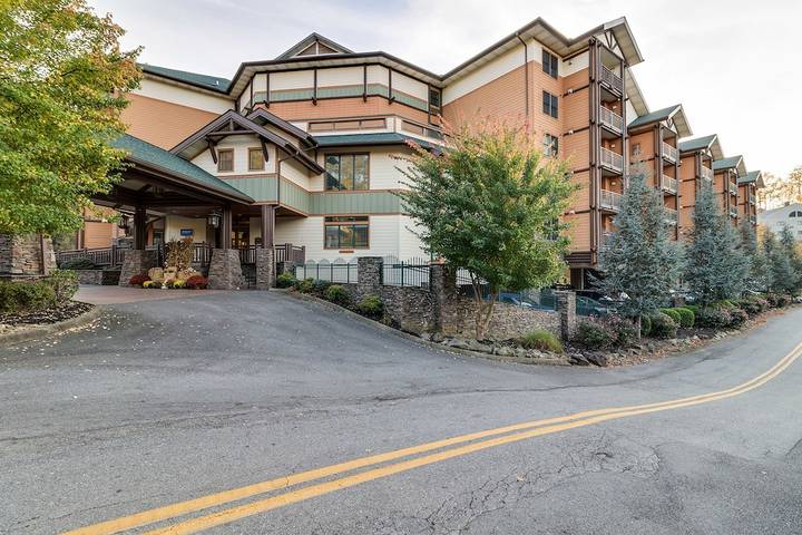 Vacation apartment for 6 people, with hot tub and pool as well as balcony in Gatlinburg