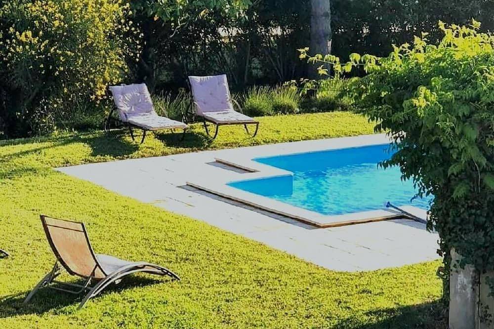 House with pool view in Tulette, Región de Nyons