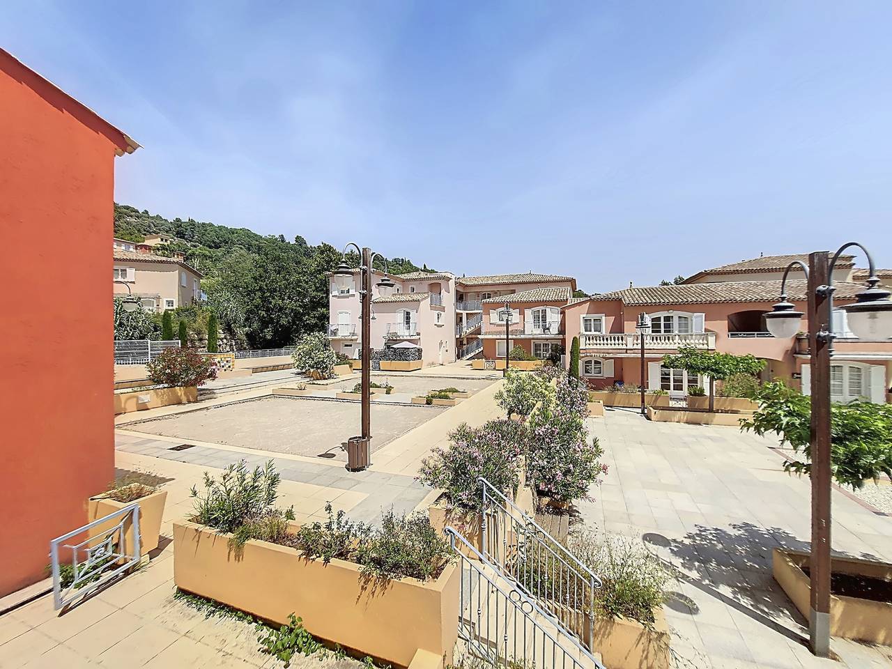 Entire apartment, Callian: Secure apartment near the lake, pets allowed in Callian, Draguignan region