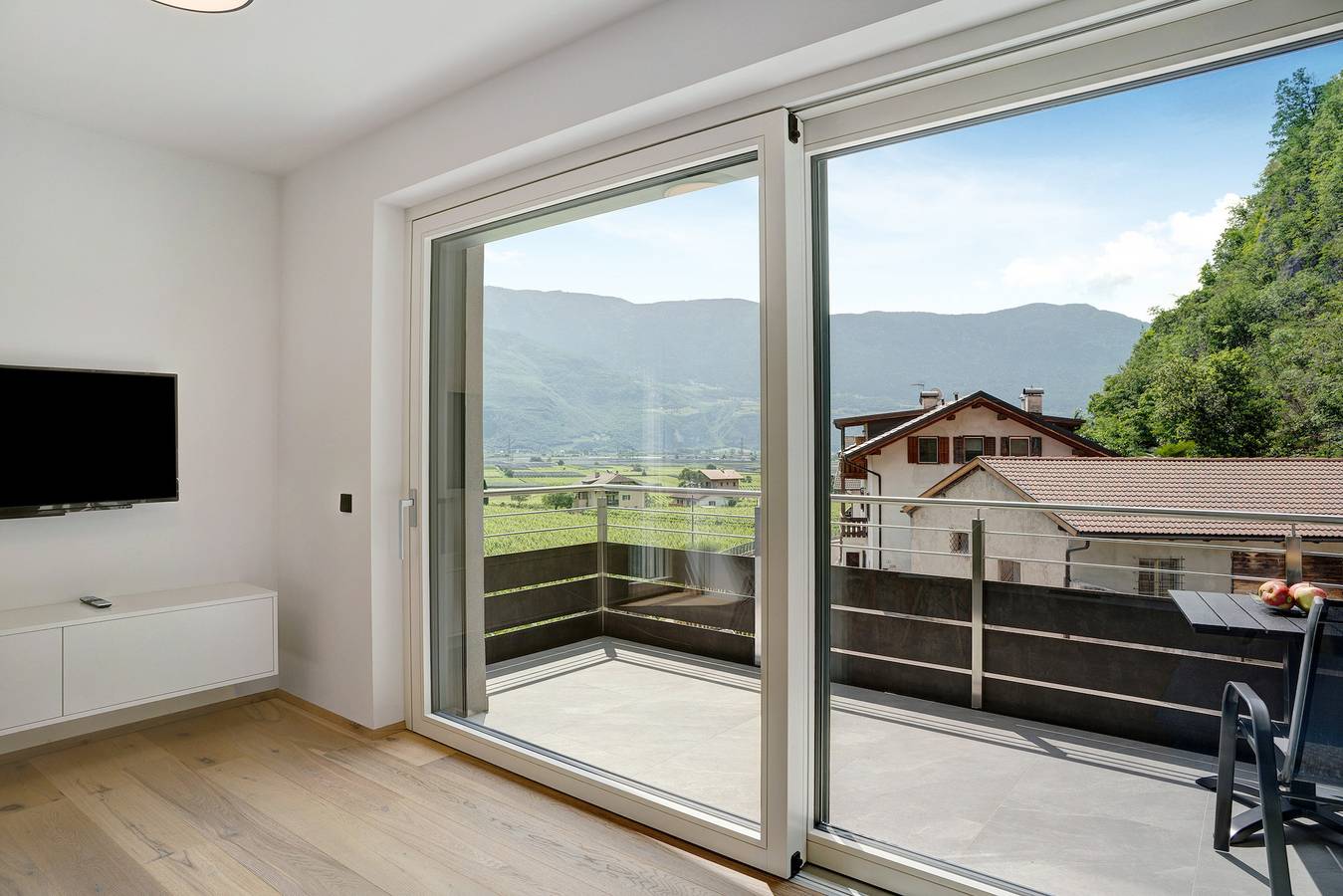 Appartamento intero, Appartamento "Haus Weinblick 5" con vista sulle montagne, giardino e Wi-Fi in Magrè Sulla Strada Del Vino, Alpi Della Val Di Non