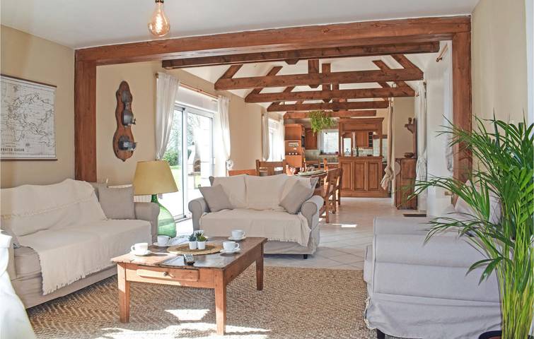Location de vacances pour 7 personnes, avec piscine ainsi que jardin et terrasse à Pléhédel - 4
