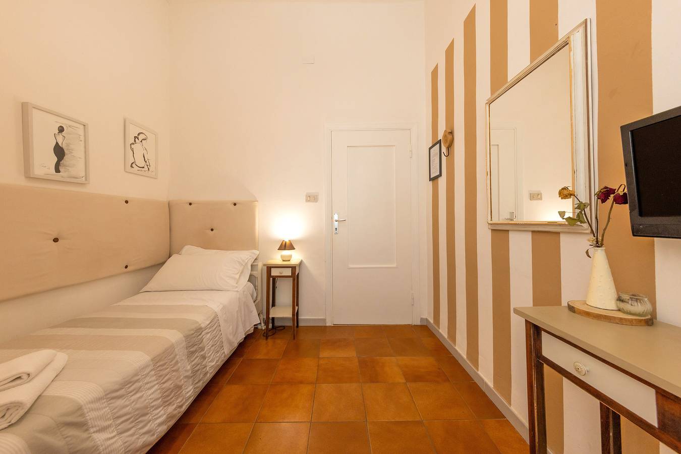 Habitación 'Piccolo Paradiso - Camera 3' con terraza compartida, jardín compartido y Wi-Fi in Livorno, Costa Etrusca