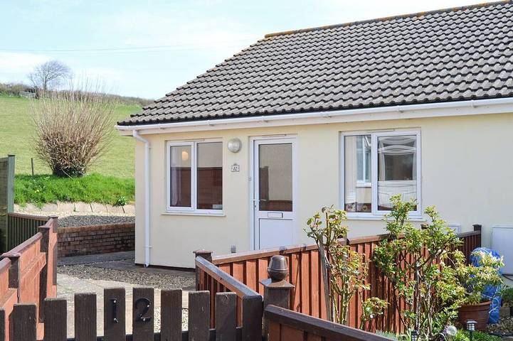 Bungalow for 3 people, with garden, with pets in Devon