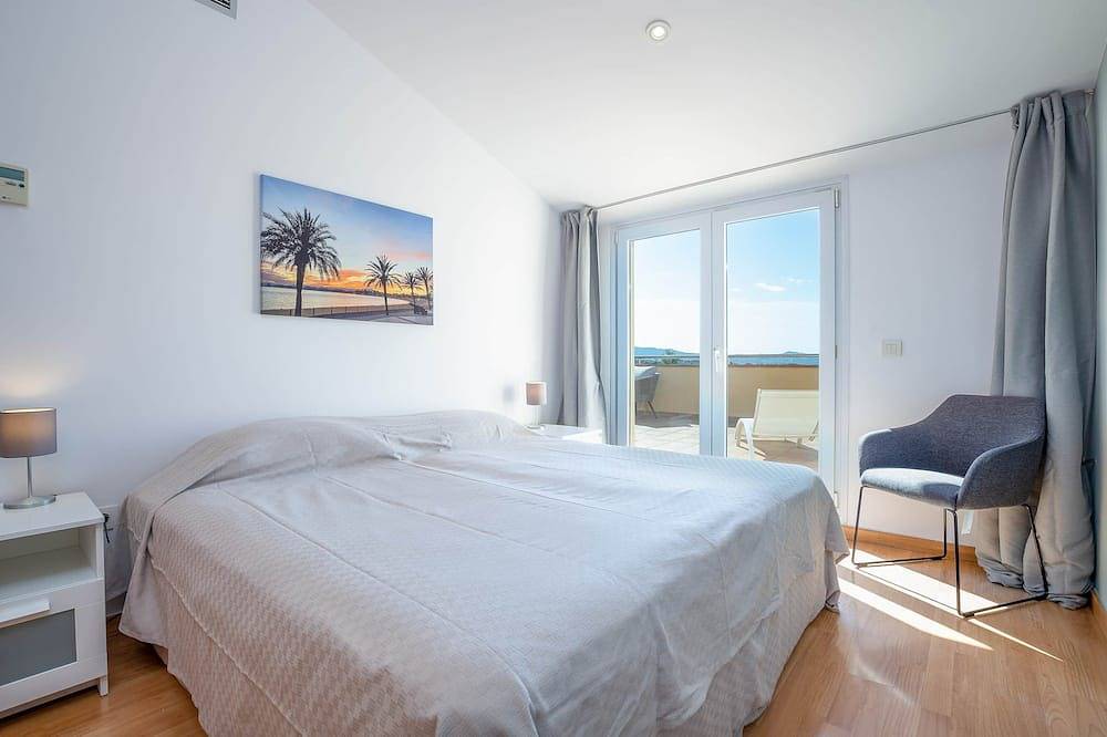 Apartamento entero, V016 - Sun Village, Magnífico dúplex con piscina comunitaria. in Palau Sabardera, Alt Empordà
