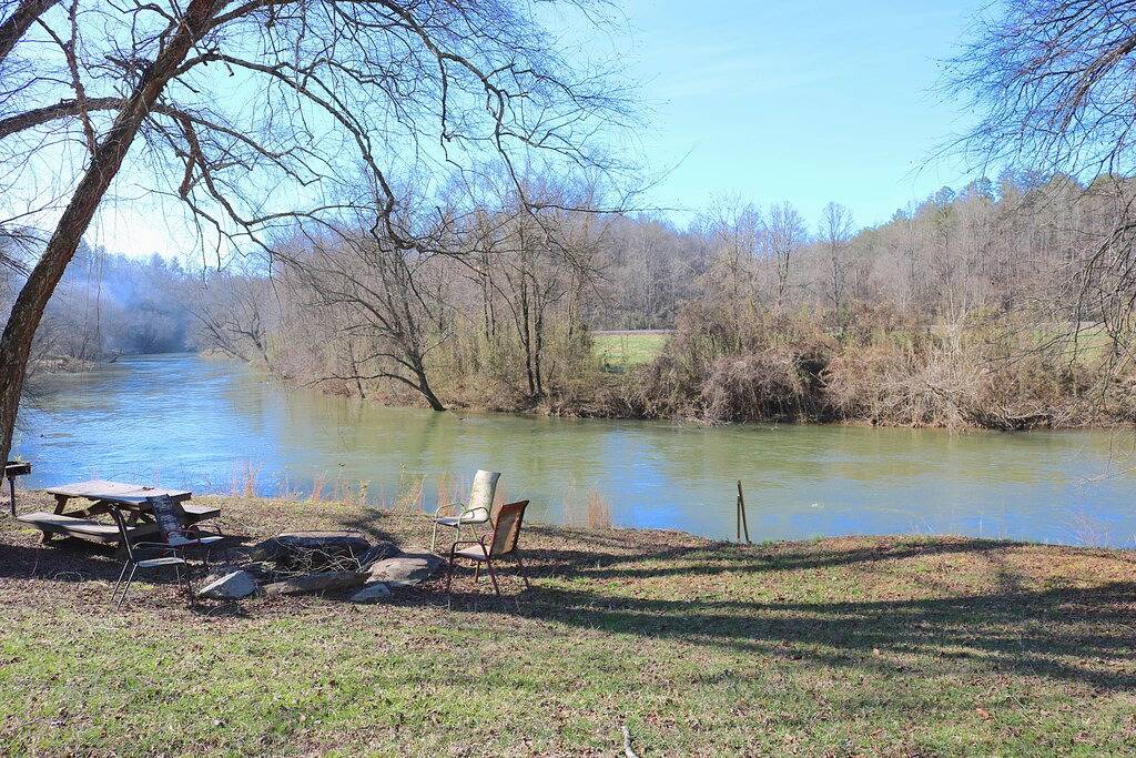 Camping for 8 Guests in Mineral Bluff, Blue Ridge Mountains
