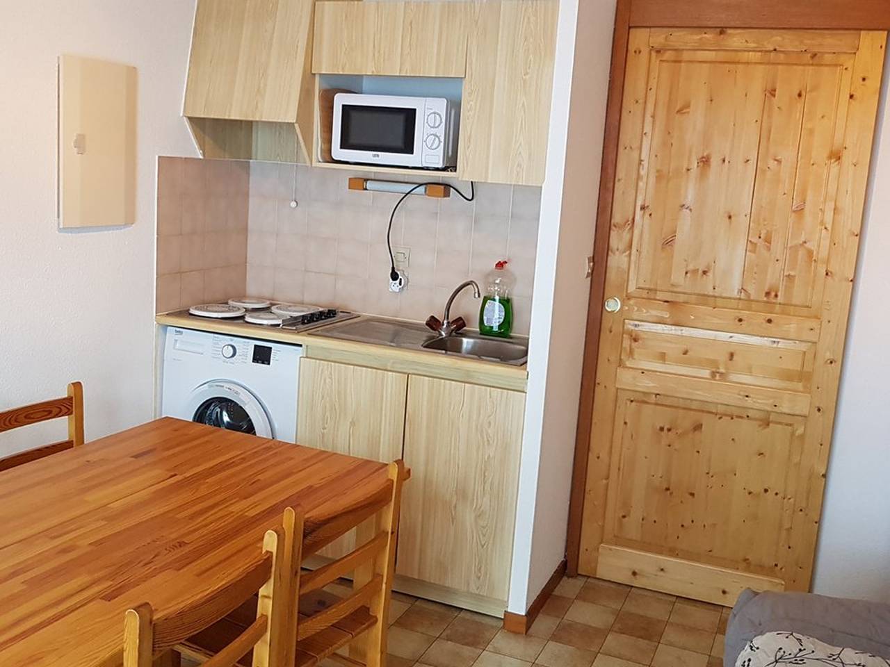 Appartement entier, 2 pièces + cabine avec balcon et kitchenette équipée in Le Biot, Région de Thonon-les-Bains